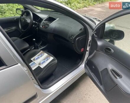 Пежо 206, объемом двигателя 1.4 л и пробегом 373 тыс. км за 3777 $, фото 13 на Automoto.ua