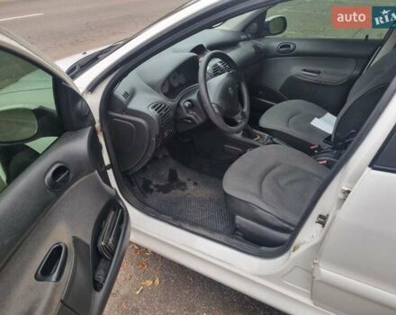 Пежо 206, объемом двигателя 1.4 л и пробегом 229 тыс. км за 3100 $, фото 5 на Automoto.ua
