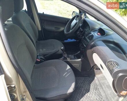 Пежо 206, объемом двигателя 1.4 л и пробегом 231 тыс. км за 3450 $, фото 14 на Automoto.ua