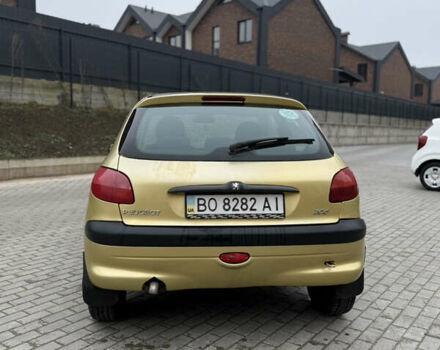 Желтый Пежо 206, объемом двигателя 1.36 л и пробегом 209 тыс. км за 3199 $, фото 6 на Automoto.ua