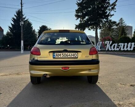 Желтый Пежо 206, объемом двигателя 1.12 л и пробегом 181 тыс. км за 2500 $, фото 3 на Automoto.ua