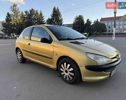 Желтый Пежо 206, объемом двигателя 1.12 л и пробегом 181 тыс. км за 2500 $, фото 5 на Automoto.ua