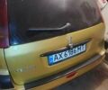 Желтый Пежо 206, объемом двигателя 1.6 л и пробегом 260 тыс. км за 3200 $, фото 1 на Automoto.ua