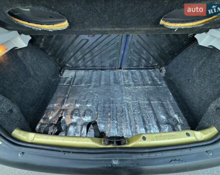 Желтый Пежо 206, объемом двигателя 1.12 л и пробегом 181 тыс. км за 2500 $, фото 12 на Automoto.ua