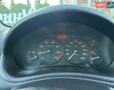 Желтый Пежо 206, объемом двигателя 1.12 л и пробегом 181 тыс. км за 2500 $, фото 16 на Automoto.ua