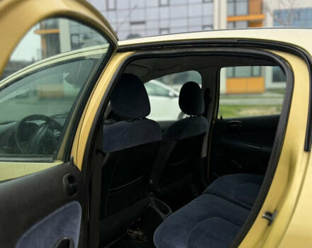 Желтый Пежо 206, объемом двигателя 1.36 л и пробегом 209 тыс. км за 3199 $, фото 9 на Automoto.ua