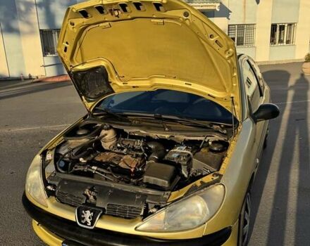 Желтый Пежо 206, объемом двигателя 1.12 л и пробегом 181 тыс. км за 2500 $, фото 6 на Automoto.ua