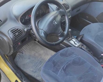 Жовтий Пежо 206, об'ємом двигуна 1.4 л та пробігом 210 тис. км за 2200 $, фото 11 на Automoto.ua