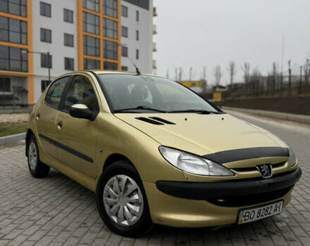 Желтый Пежо 206, объемом двигателя 1.36 л и пробегом 209 тыс. км за 3199 $, фото 3 на Automoto.ua