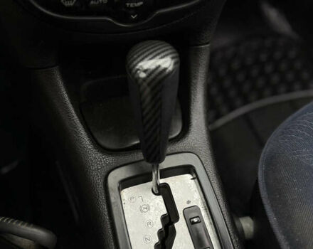 Желтый Пежо 206, объемом двигателя 1.36 л и пробегом 209 тыс. км за 3199 $, фото 12 на Automoto.ua