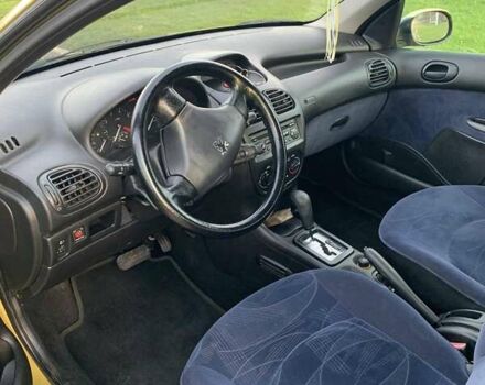 Желтый Пежо 206, объемом двигателя 1.4 л и пробегом 150 тыс. км за 3000 $, фото 7 на Automoto.ua