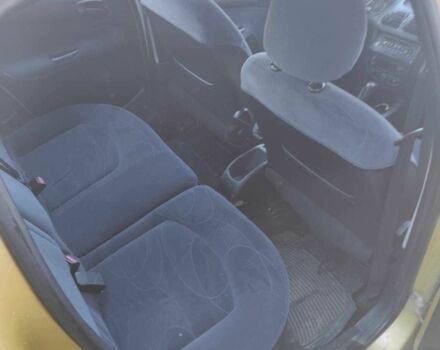 Жовтий Пежо 206, об'ємом двигуна 1.4 л та пробігом 210 тис. км за 2200 $, фото 6 на Automoto.ua