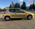 Желтый Пежо 206, объемом двигателя 1.12 л и пробегом 181 тыс. км за 2500 $, фото 4 на Automoto.ua