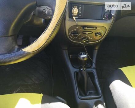 Желтый Пежо 206, объемом двигателя 0 л и пробегом 191 тыс. км за 2700 $, фото 3 на Automoto.ua