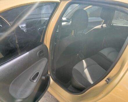 Жовтий Пежо 206, об'ємом двигуна 1.4 л та пробігом 263 тис. км за 2650 $, фото 6 на Automoto.ua