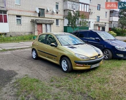 Желтый Пежо 206, объемом двигателя 1.4 л и пробегом 175 тыс. км за 3000 $, фото 5 на Automoto.ua