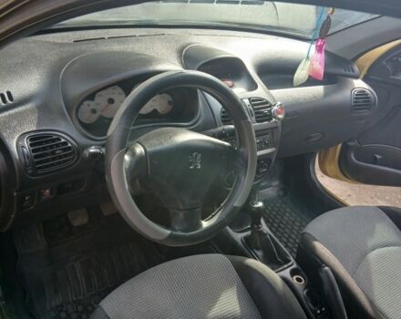 Жовтий Пежо 206, об'ємом двигуна 1.4 л та пробігом 263 тис. км за 2650 $, фото 5 на Automoto.ua