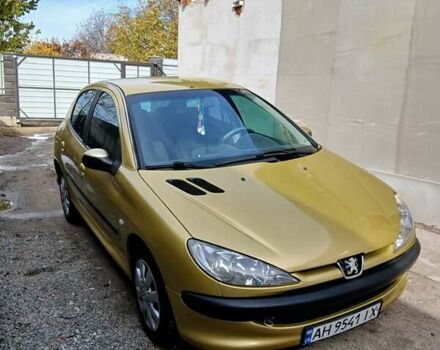 Желтый Пежо 206, объемом двигателя 1.36 л и пробегом 253 тыс. км за 2650 $, фото 6 на Automoto.ua