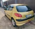 Жовтий Пежо 206, об'ємом двигуна 1.4 л та пробігом 263 тис. км за 2650 $, фото 2 на Automoto.ua