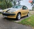 Желтый Пежо 206, объемом двигателя 1.4 л и пробегом 175 тыс. км за 3000 $, фото 1 на Automoto.ua