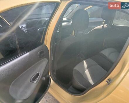 Желтый Пежо 206, объемом двигателя 1.36 л и пробегом 253 тыс. км за 2650 $, фото 1 на Automoto.ua