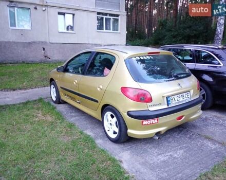 Желтый Пежо 206, объемом двигателя 1.4 л и пробегом 175 тыс. км за 3000 $, фото 2 на Automoto.ua