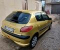 Жовтий Пежо 206, об'ємом двигуна 1.4 л та пробігом 263 тис. км за 2650 $, фото 3 на Automoto.ua