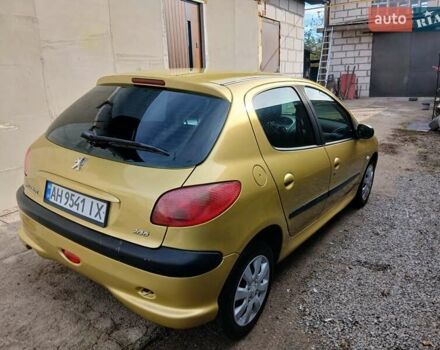 Желтый Пежо 206, объемом двигателя 1.36 л и пробегом 253 тыс. км за 2650 $, фото 9 на Automoto.ua