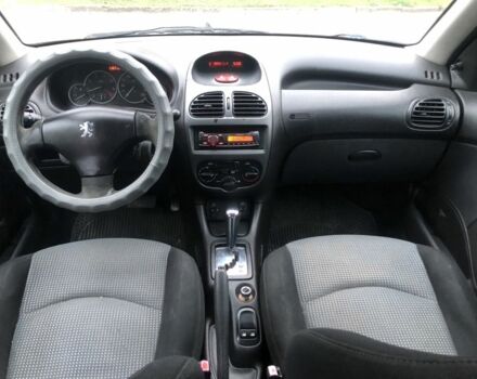 Жовтий Пежо 206, об'ємом двигуна 1.4 л та пробігом 200 тис. км за 3000 $, фото 8 на Automoto.ua