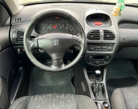 Желтый Пежо 206, объемом двигателя 2 л и пробегом 250 тыс. км за 2499 $, фото 4 на Automoto.ua
