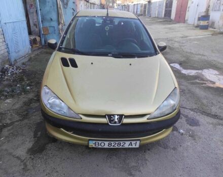 Желтый Пежо 206, объемом двигателя 1.4 л и пробегом 210 тыс. км за 2200 $, фото 1 на Automoto.ua