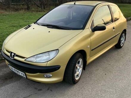 Желтый Пежо 206, объемом двигателя 1.4 л и пробегом 150 тыс. км за 3000 $, фото 1 на Automoto.ua