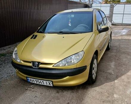 Жовтий Пежо 206, об'ємом двигуна 1.36 л та пробігом 253 тис. км за 2650 $, фото 1 на Automoto.ua