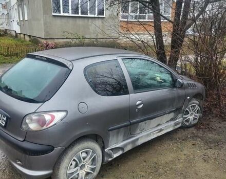 Сірий Пежо 206, об'ємом двигуна 1.4 л та пробігом 111 тис. км за 1500 $, фото 1 на Automoto.ua