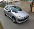 Серый Пежо 206, объемом двигателя 1.39 л и пробегом 289 тыс. км за 2550 $, фото 4 на Automoto.ua