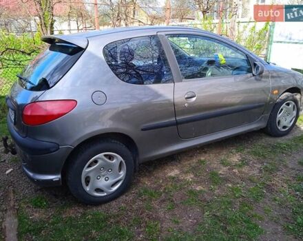 Серый Пежо 206, объемом двигателя 1.6 л и пробегом 315 тыс. км за 3200 $, фото 6 на Automoto.ua