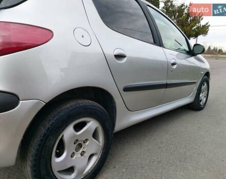Серый Пежо 206, объемом двигателя 1.39 л и пробегом 289 тыс. км за 2550 $, фото 10 на Automoto.ua