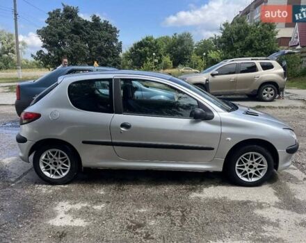 Серый Пежо 206, объемом двигателя 1.1 л и пробегом 211 тыс. км за 2000 $, фото 2 на Automoto.ua