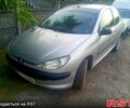 Серый Пежо 206, объемом двигателя 1.1 л и пробегом 222 тыс. км за 2300 $, фото 1 на Automoto.ua