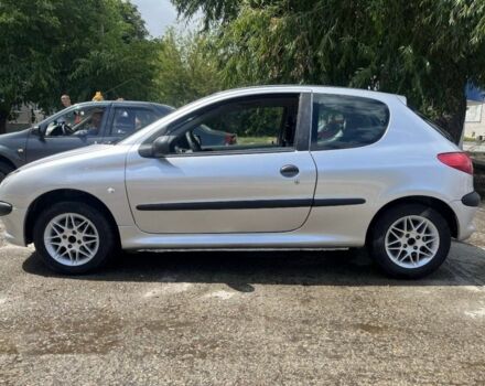 Сірий Пежо 206, об'ємом двигуна 1.1 л та пробігом 211 тис. км за 2000 $, фото 1 на Automoto.ua