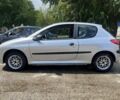Сірий Пежо 206, об'ємом двигуна 1.1 л та пробігом 211 тис. км за 2000 $, фото 1 на Automoto.ua