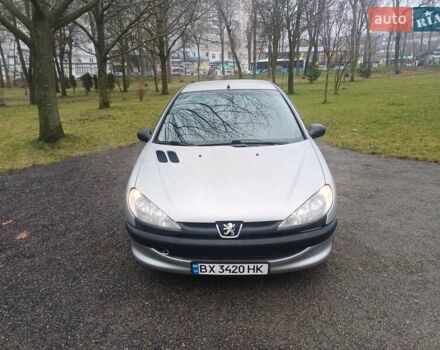Серый Пежо 206, объемом двигателя 1.36 л и пробегом 230 тыс. км за 2349 $, фото 6 на Automoto.ua