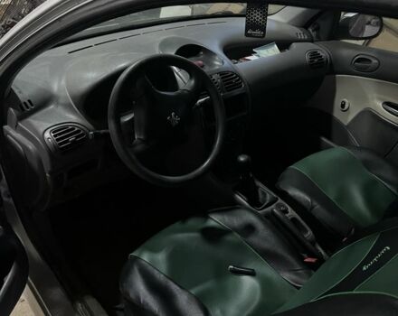 Серый Пежо 206, объемом двигателя 0 л и пробегом 200 тыс. км за 650 $, фото 6 на Automoto.ua