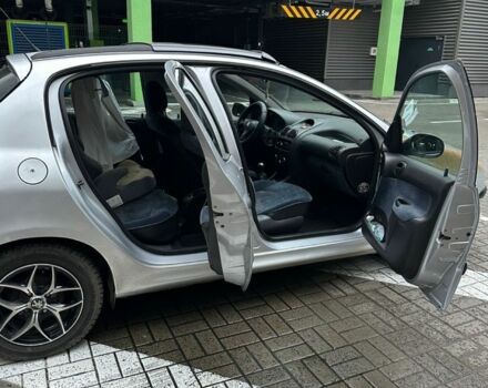 Серый Пежо 206, объемом двигателя 1.36 л и пробегом 173 тыс. км за 2000 $, фото 6 на Automoto.ua