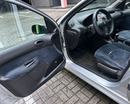 Серый Пежо 206, объемом двигателя 1.36 л и пробегом 173 тыс. км за 2000 $, фото 5 на Automoto.ua