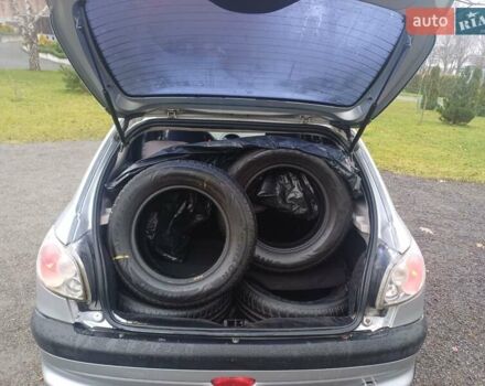 Серый Пежо 206, объемом двигателя 1.36 л и пробегом 230 тыс. км за 2349 $, фото 8 на Automoto.ua