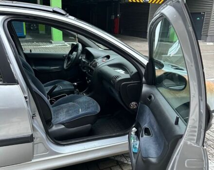 Серый Пежо 206, объемом двигателя 1.36 л и пробегом 173 тыс. км за 2000 $, фото 4 на Automoto.ua