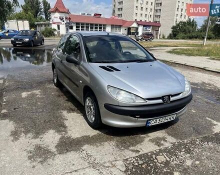 Серый Пежо 206, объемом двигателя 1.1 л и пробегом 211 тыс. км за 2000 $, фото 3 на Automoto.ua