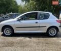 Серый Пежо 206, объемом двигателя 1.1 л и пробегом 211 тыс. км за 2000 $, фото 1 на Automoto.ua