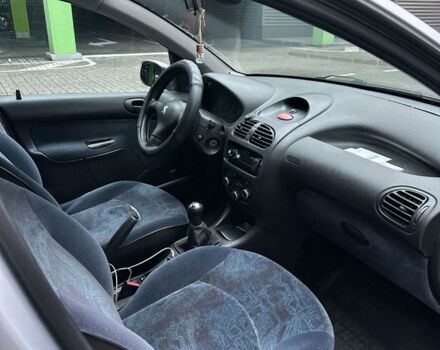 Серый Пежо 206, объемом двигателя 1.36 л и пробегом 173 тыс. км за 2000 $, фото 8 на Automoto.ua